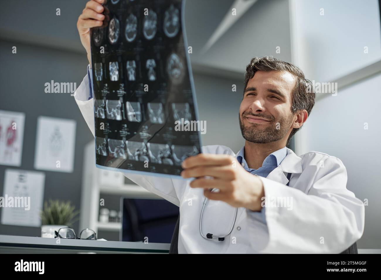 Doctor x ray patient decision hi-res stock photography and images - Alamy