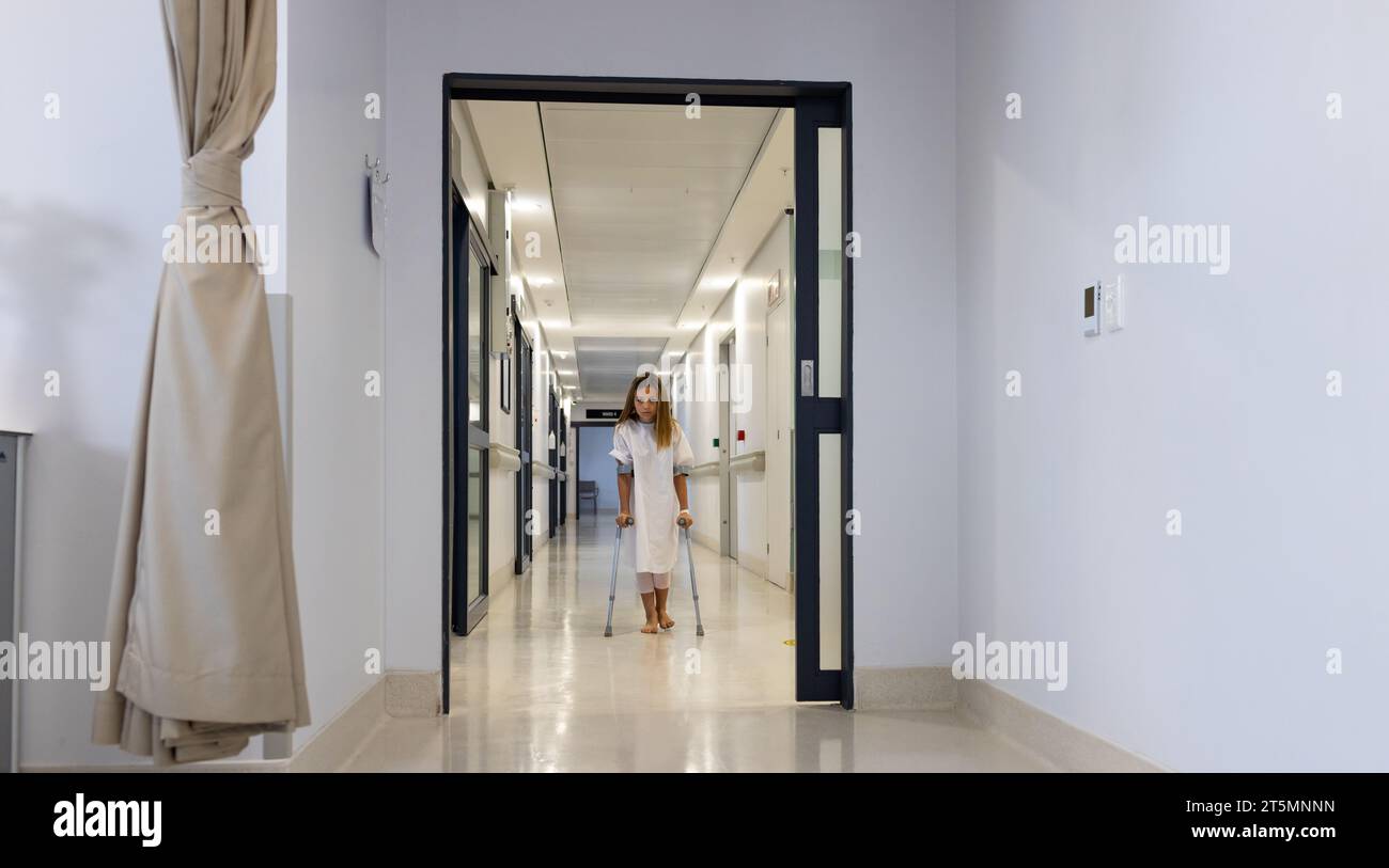 Girl and nurse in hospital hi-res stock photography and images - Alamy