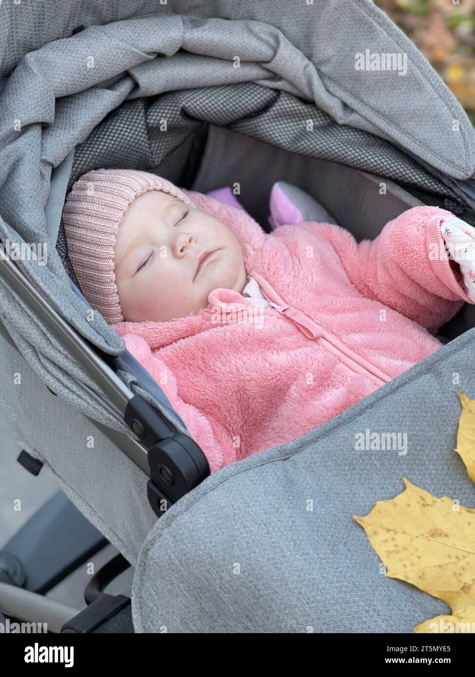 Baby sleeping in pram hi res stock photography and images Alamy