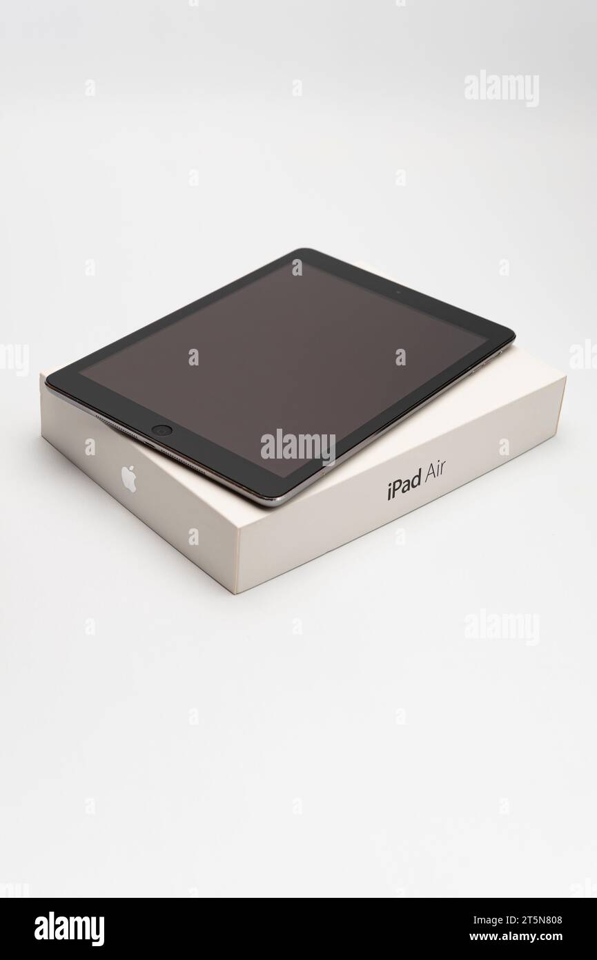 Ipad air box hi-res stock photography and images - Alamy Ipad air box hi-res stock photography and images - Alamy