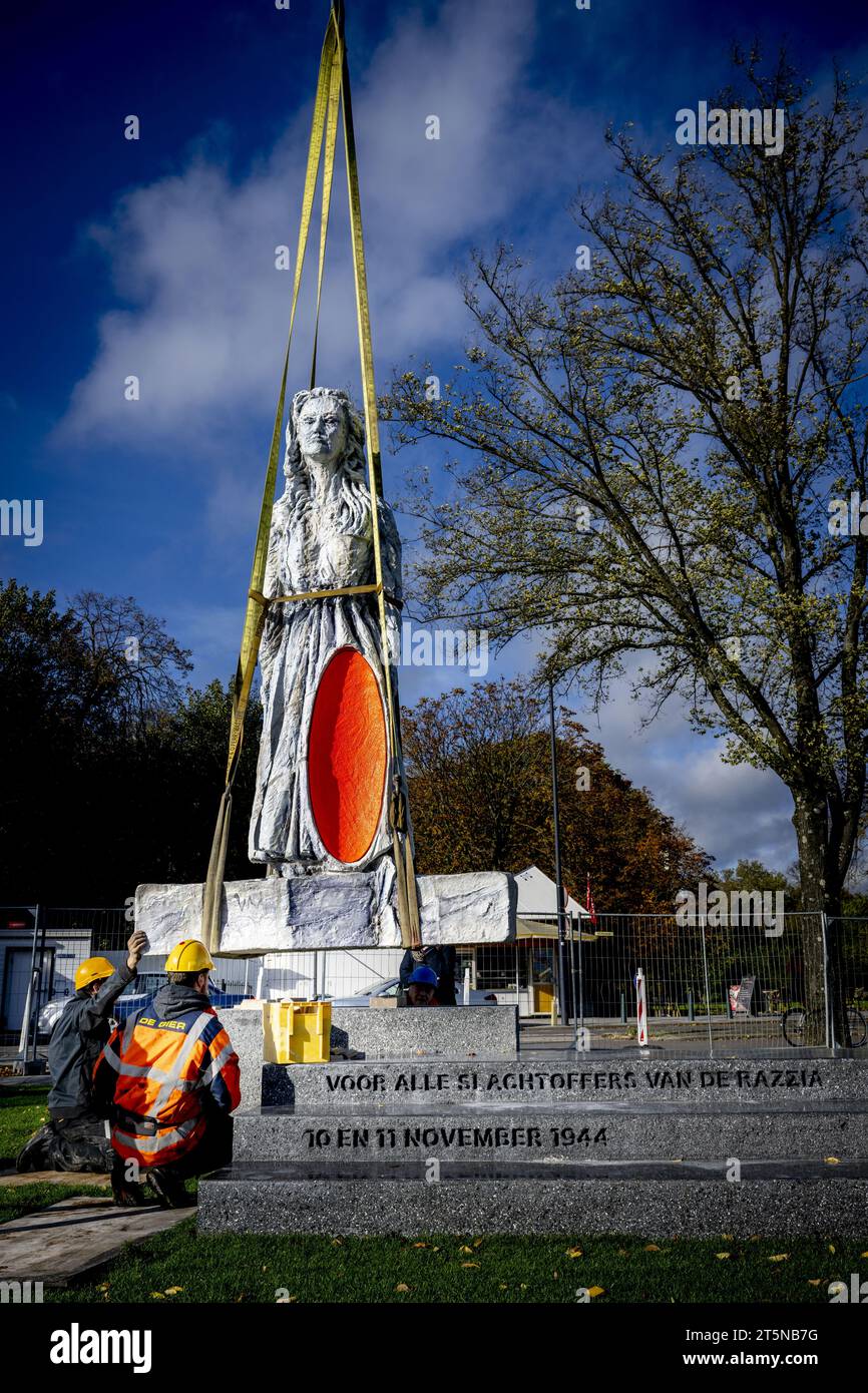 Rotterdam, Netherlands. 06th Nov, 2023. ROTTERDAM - Placing the new Razzia Monument, for the 52,000 residents of Rotterdam and Schiedam who were deported by the German occupier on November 10 and 11, 1944, to perform forced labor. ANP ROBIN UTRECHT netherlands out - belgium out Credit: ANP/Alamy Live News Stock Photo