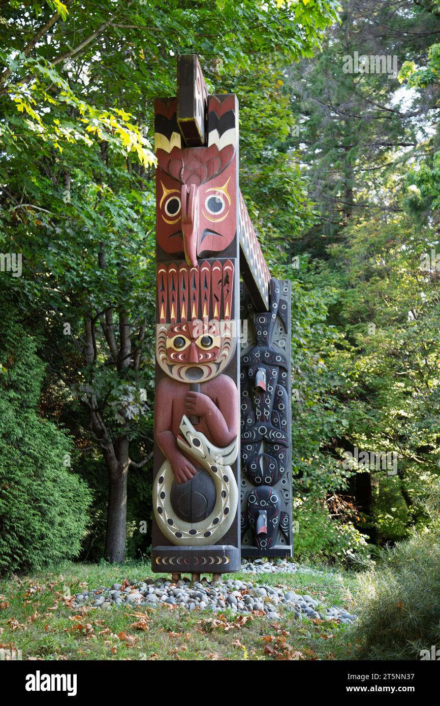 People Amongst the People Gateway. First Nations art and totem poles