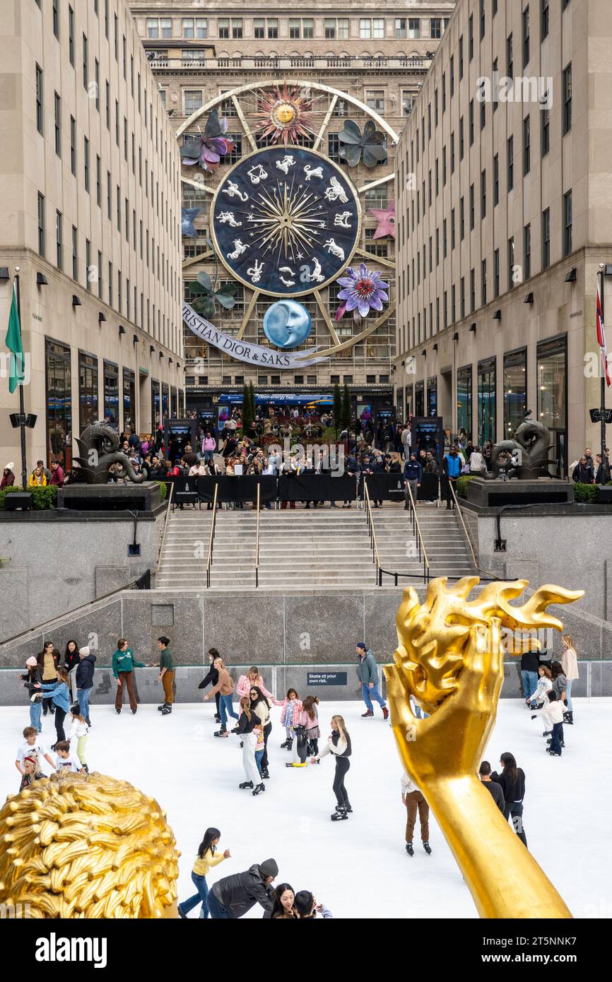 Rockefeller Center and Saks Fifth Avenue prepare for the holiday season, 2023, New York City, USA Stock Photo