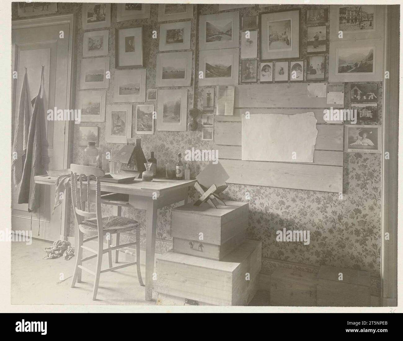 Vintage Home interior, 1900, 1900s, European, Dutch, photograph