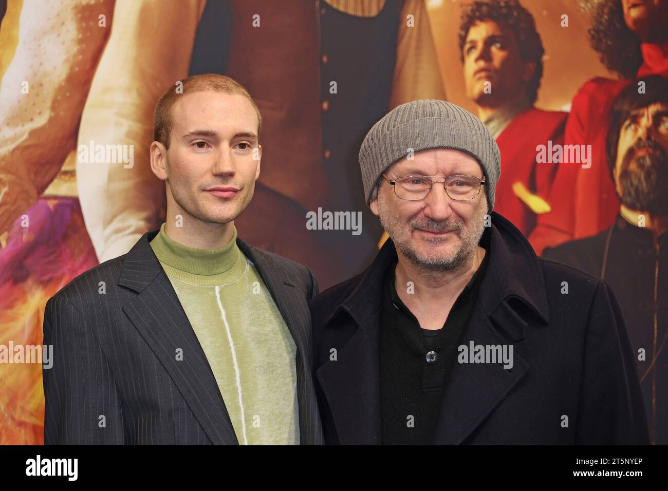 v.l. Moritz Bock und Rainer Bock waehrend der Europa-Filmpremiere Die Tribute von Panem - The Ballad of Songbirds and Snakes, Zoo Palast, Berlin-Charlottenburg-Wilmersdorf, Deutschland, Europa, 05.11.2023. *** f l Moritz Bock and Rainer Bock during the European movie premiere The Tribute of Panem The Ballad of Songbirds and Snakes, Zoo Palast, Berlin Charlottenburg Wilmersdorf, Germany, Europe, 05 11 2023 Stock Photo