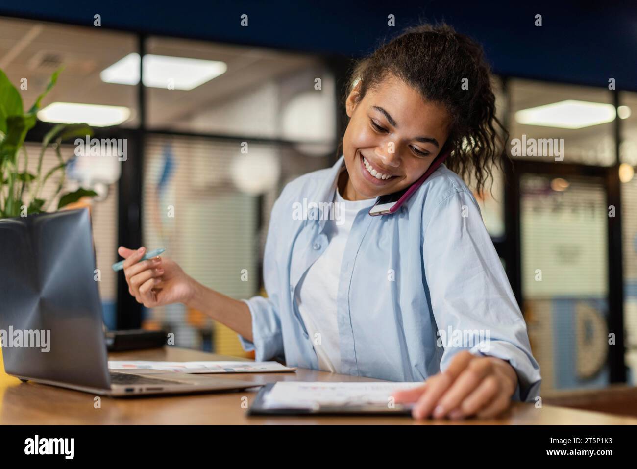 Smiley face computer screen hi-res stock photography and images - Alamy