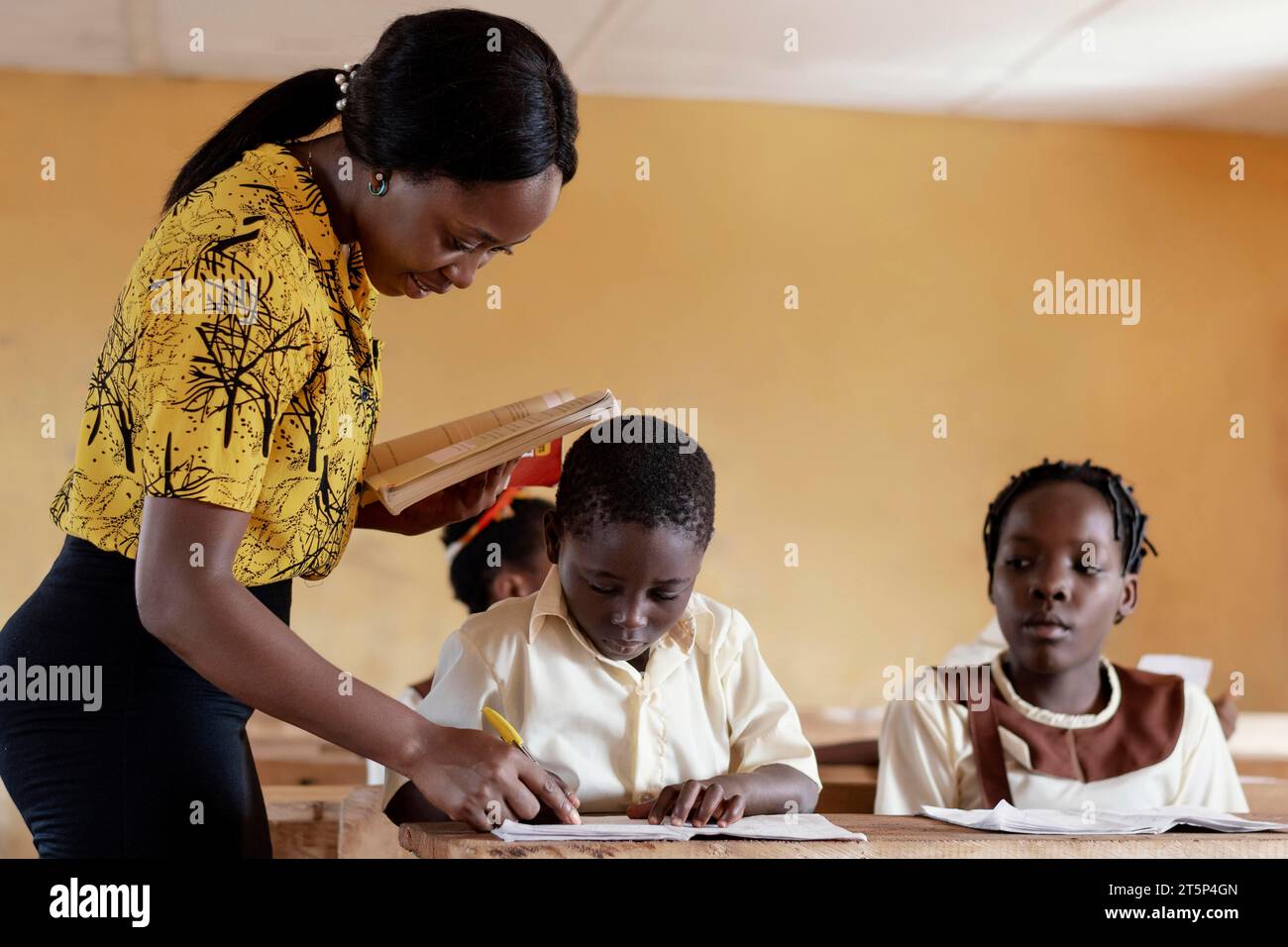 Group african kids paying attention class Stock Photo - Alamy