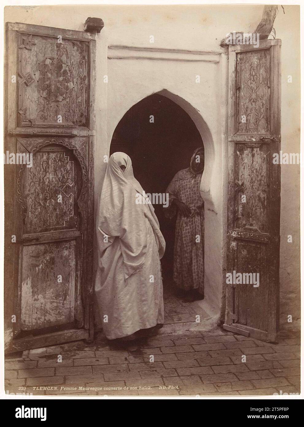 Two Women in a Doorway in Tlemcen, Algeria, Neurdein Frères, 1900 - 191 Stock Photo