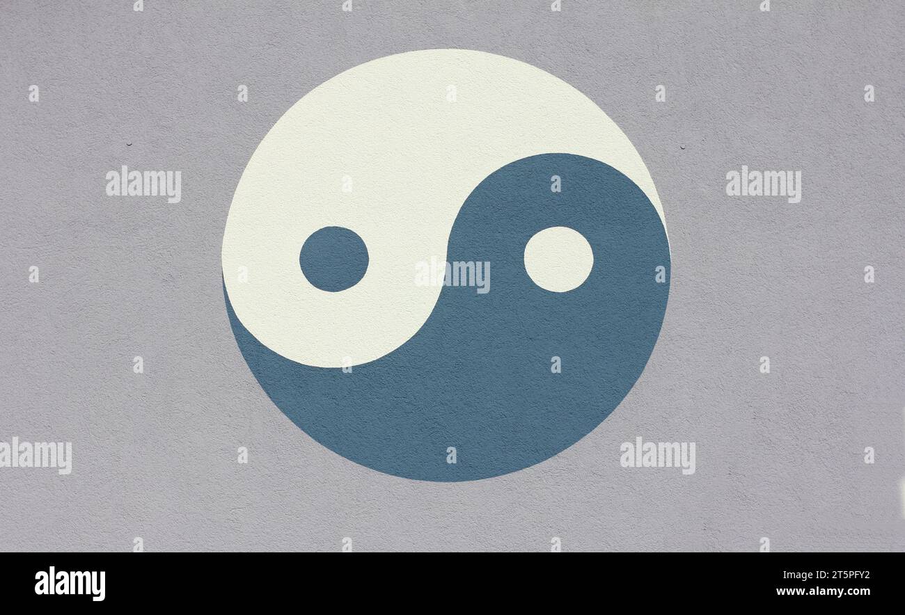 Yin and Yang (Chinese 陰陽 / 阴阳, Pinyin yīn yáng) are two concepts of Chinese philosophy Stock Photo