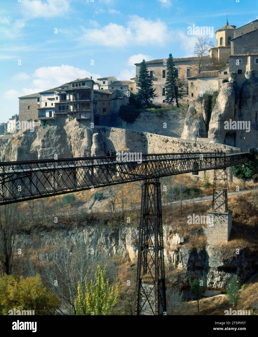 PUENTE DE SAN PABLO CONSTRUIDO EN 1902 SOBRE EL RIO HUECAR. Location