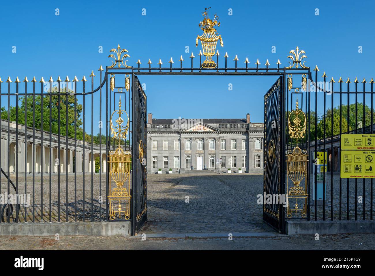 Château de Seneffe, 18th-century Neoclassical castle / manor house in the municipality of Seneffe, province of Hainaut / Henegouwen, Wallonia, Belgium Stock Photo