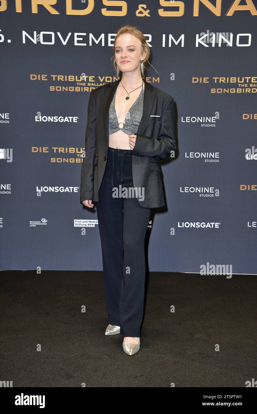 Luna Kuse/Premiere des Kinofilms Die Tribute von Panem - The Ballad of