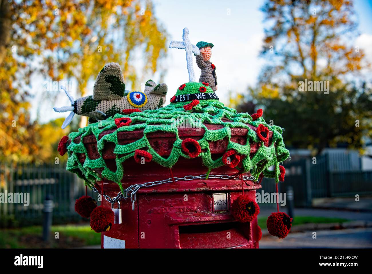 remembrance-day-post-box-topper-stock-photo-alamy