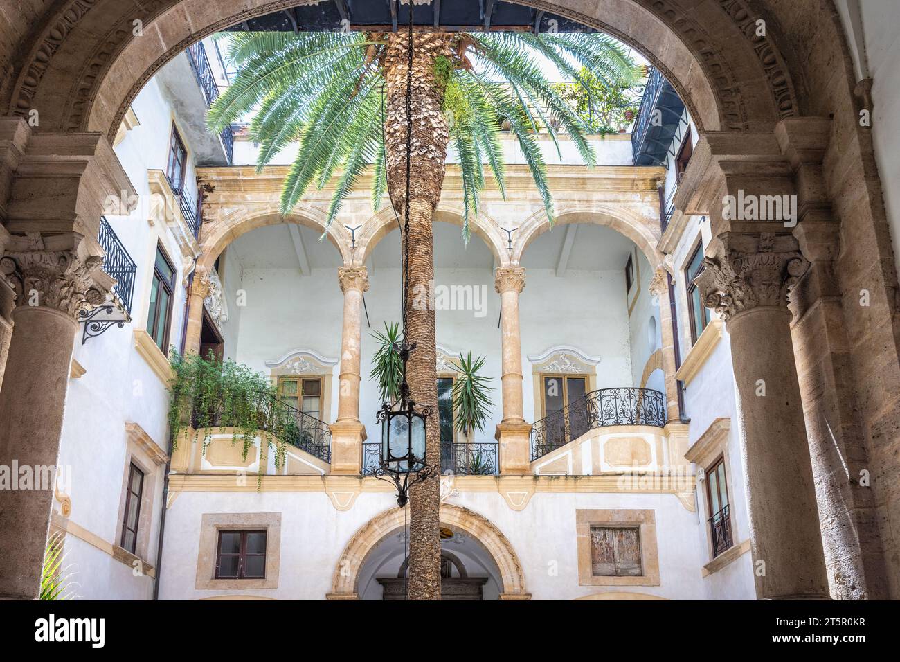 Historic palermo building hi-res stock photography and images - Alamy