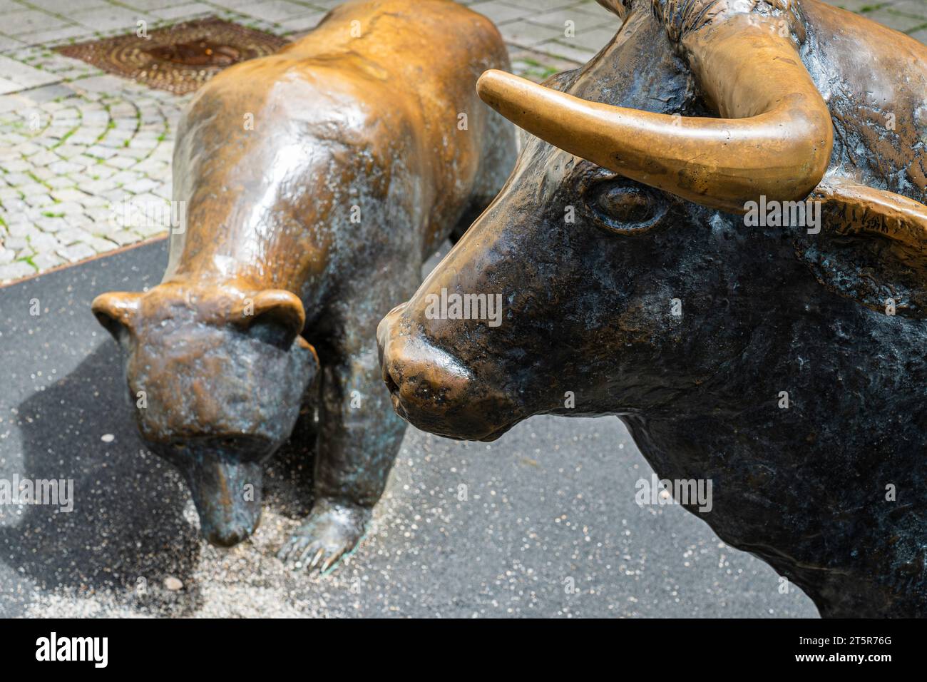 Bronze sculpture group 'Bull and Bear' in the pedestrian zone of the Old Town of Memmingen, Swabia, Bavaria, Germany. Stock Photo