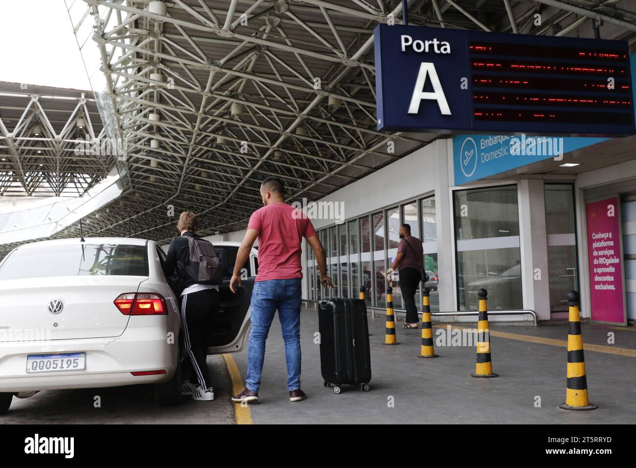 Tom Jobim International Airport Galeão Rio de Janeiro. Taxi and Uber passengers disembark at Terminal for boarding flights Stock Photo