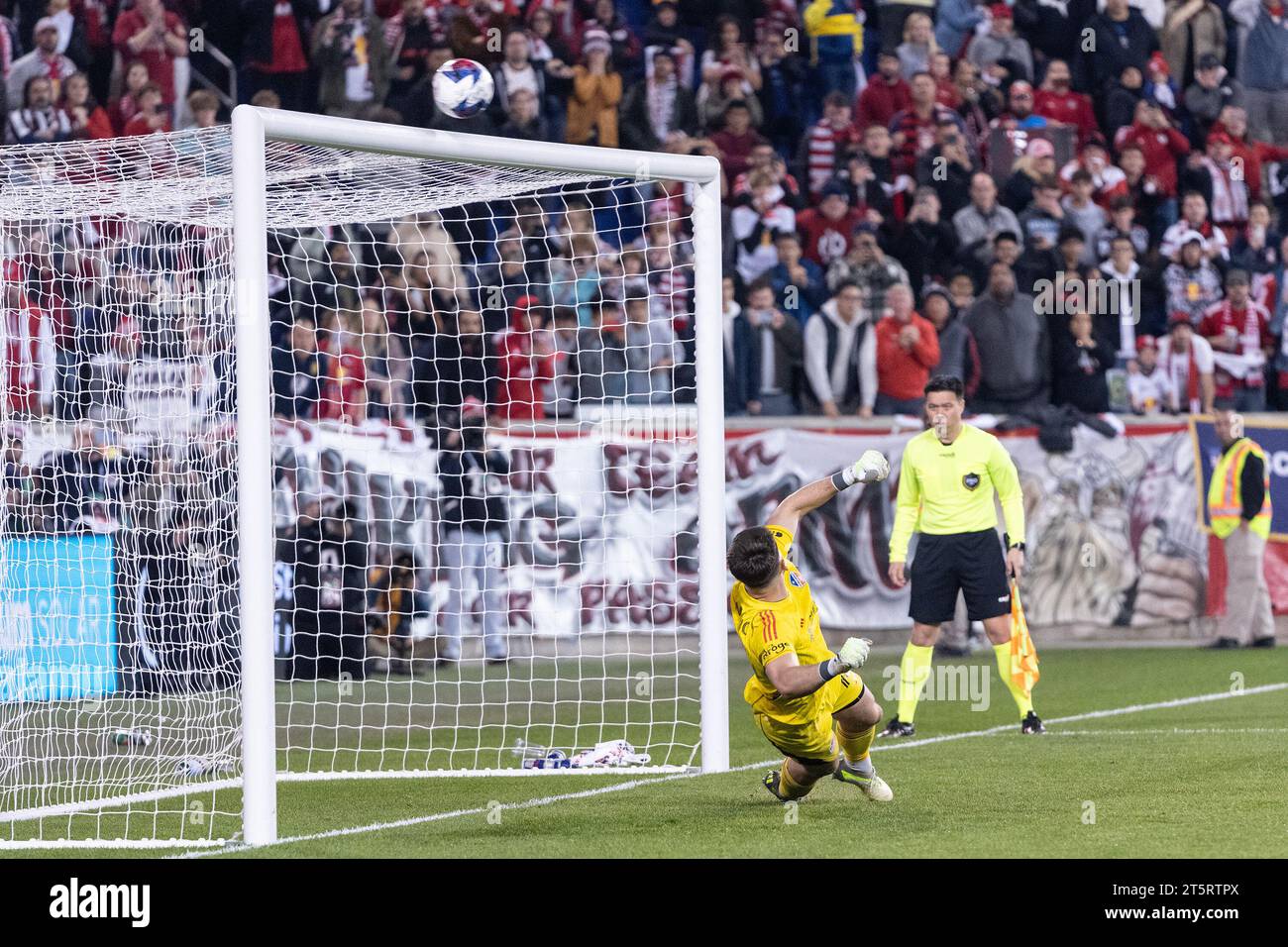 Harrison, New Jersey, USA. 4th Nov, 2023. Andres Reyes of Red Bulls (not pictured) misses penalty during 2nd game of Audi MLS Cup playoffs against Cincinnati FC at Red Bull Arena in Harrison, NJ. Cincinnati FC won by penalty kicks 8 - 7, as full time ended in a draw 1 - 1 and won the series best of three and progressed into the next round of playoffs. (Credit Image: © Lev Radin/Pacific Press via ZUMA Press Wire) EDITORIAL USAGE ONLY! Not for Commercial USAGE! Stock Photo