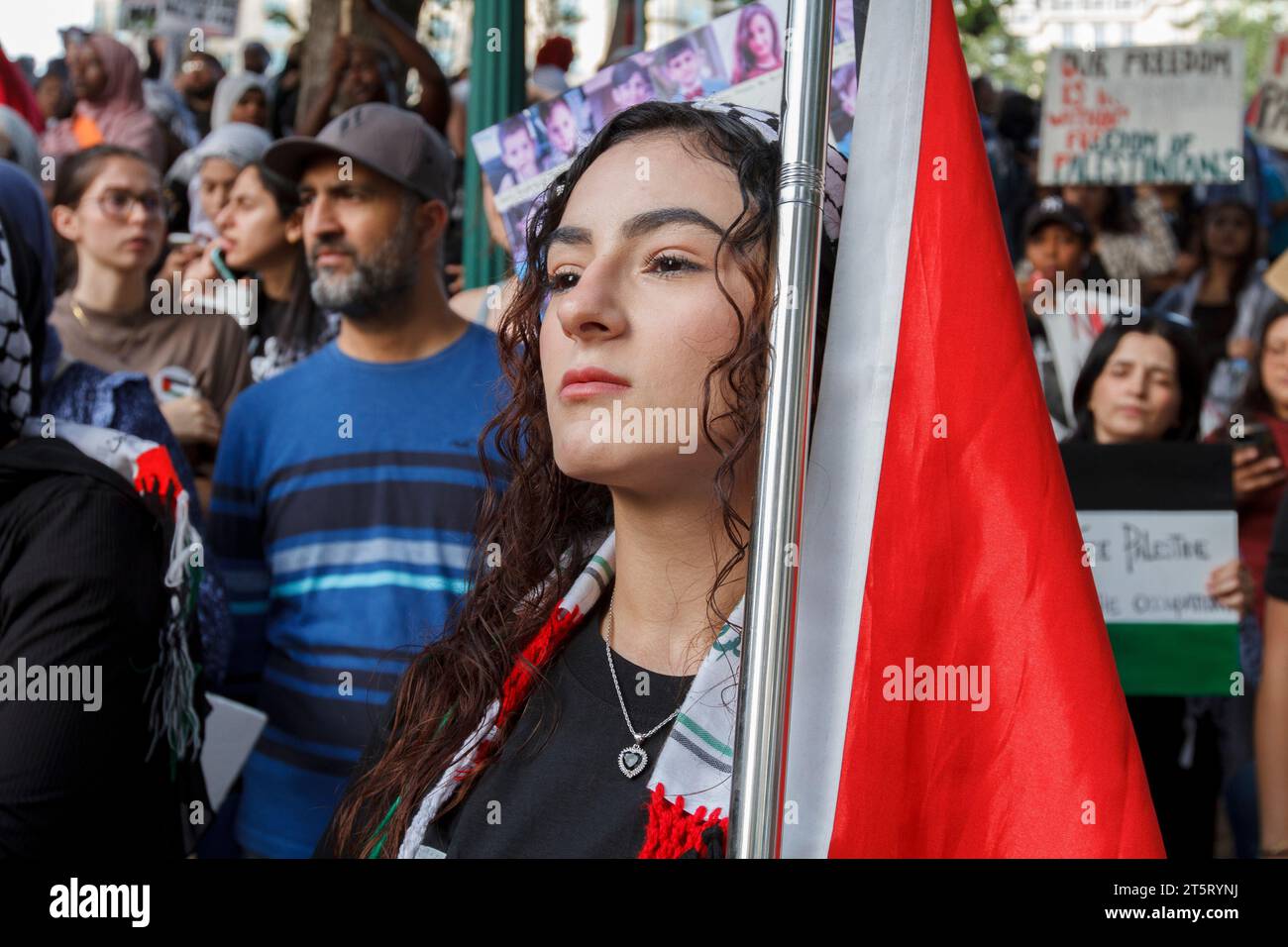 Dallas Texas USA 5th Nov 2023 A Woman Listen To Speakers During A 
