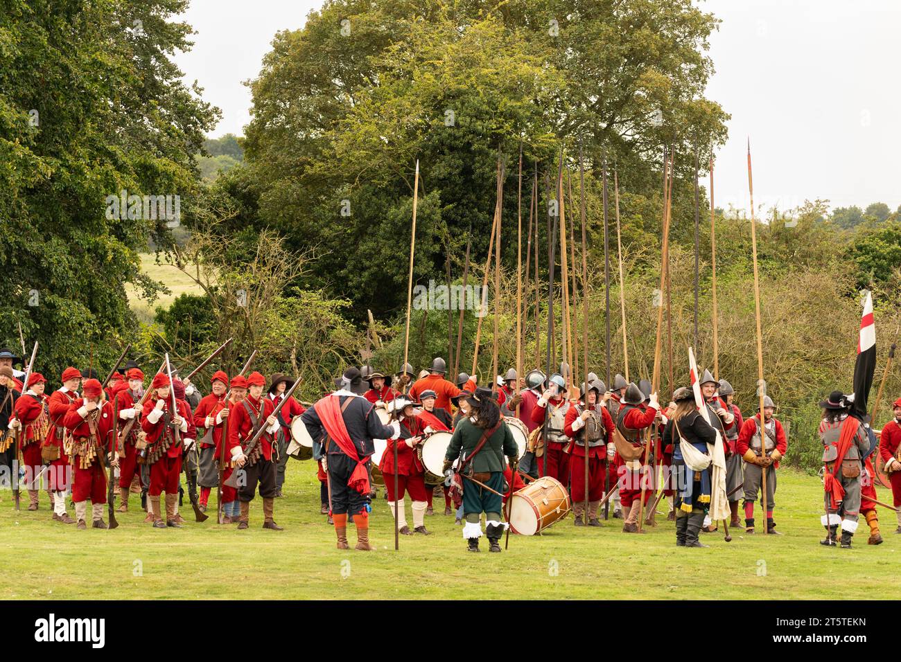 Opposing parliamentarian and royalist forces - reenactment of the Siege of Basing House, English civil war by the English Civil War Society 16.09.23 Stock Photo