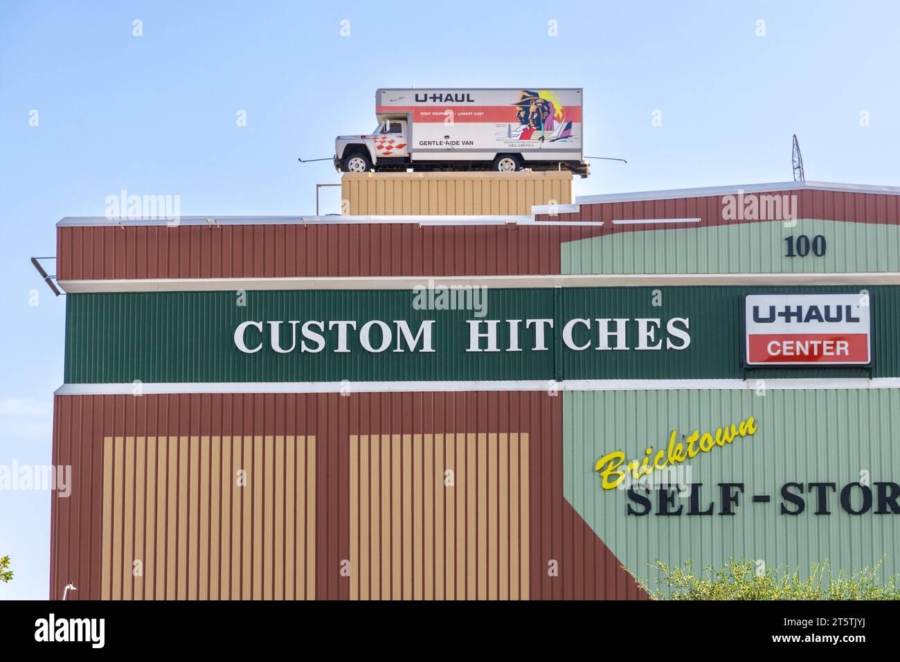 U container logo hires stock photography and images Alamy