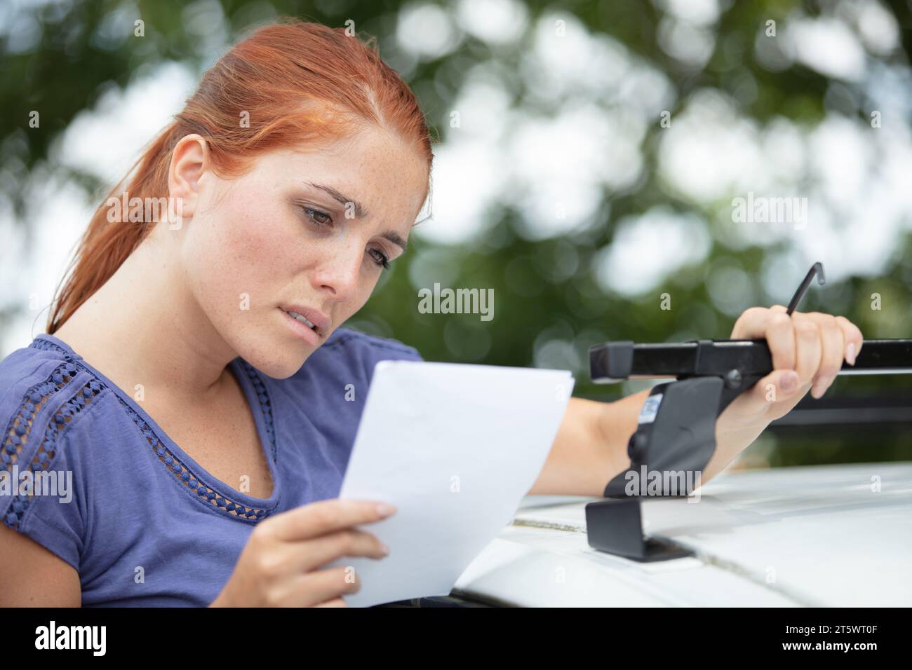 Checking car trunk hi-res stock photography and images - Alamy