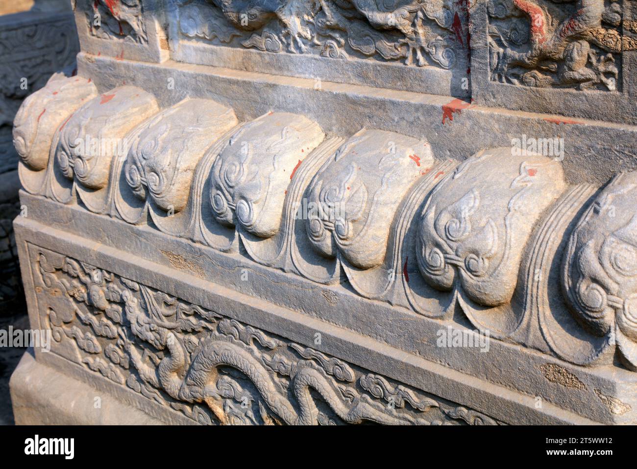 Broken carvings hi-res stock photography and images - Alamy