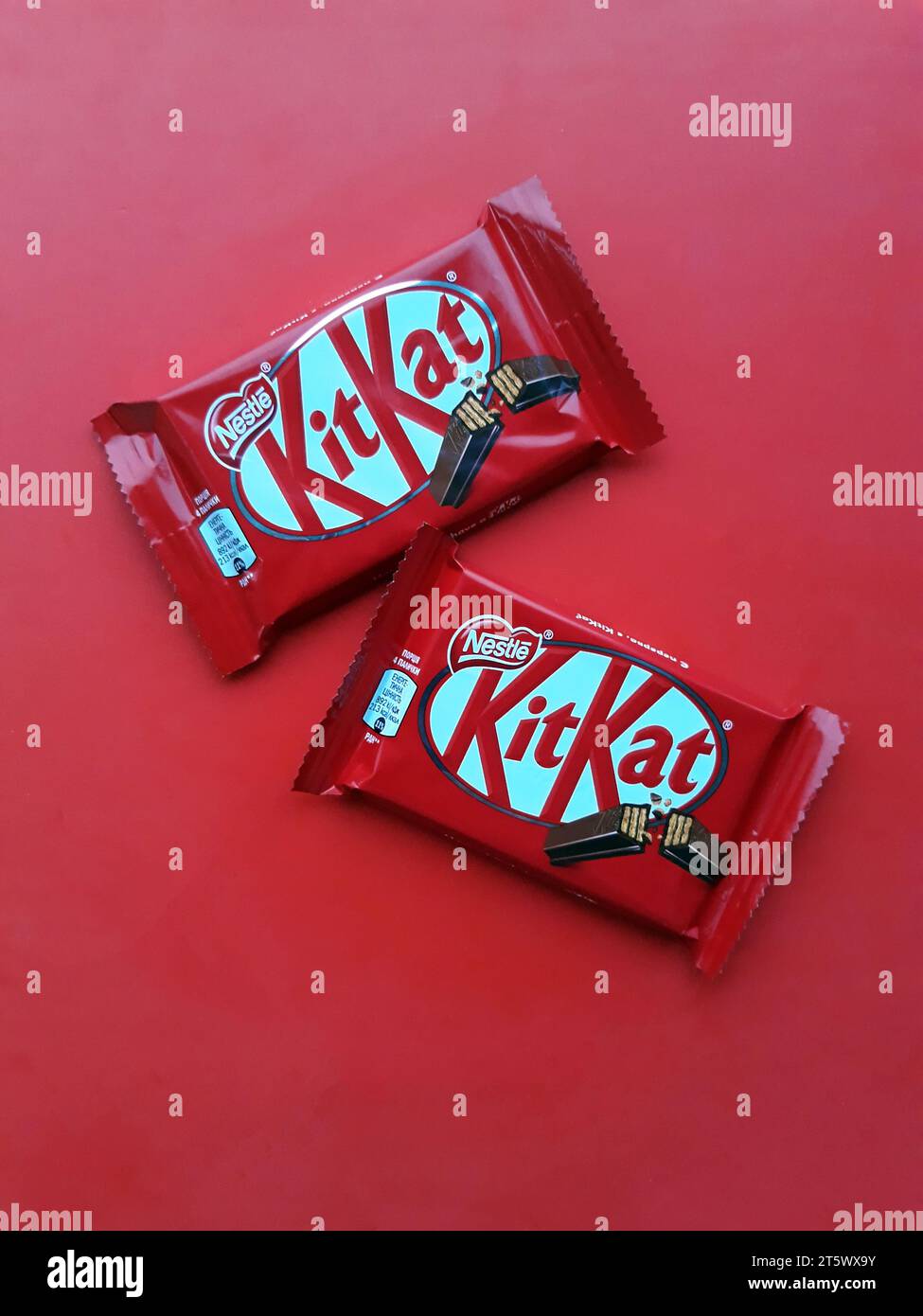 Dark chocolate kit kat bar nestle confectionery hi-res stock photography  and images - Alamy