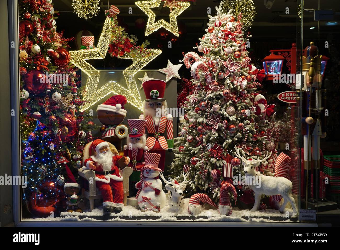Winter shop decoration hires stock photography and images Alamy
