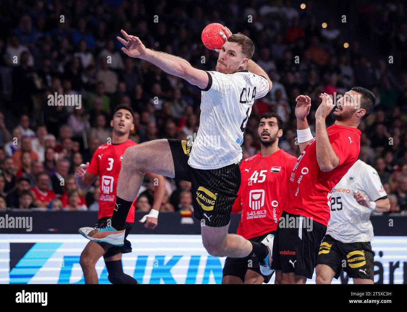 Johannes Golla of Germany  Handball LŠnderspiel in der Olympia Halle MŸnchen 5.11.2023 Deutschland -  €gypten  © diebilderwelt / Alamy Stock Stock Photo