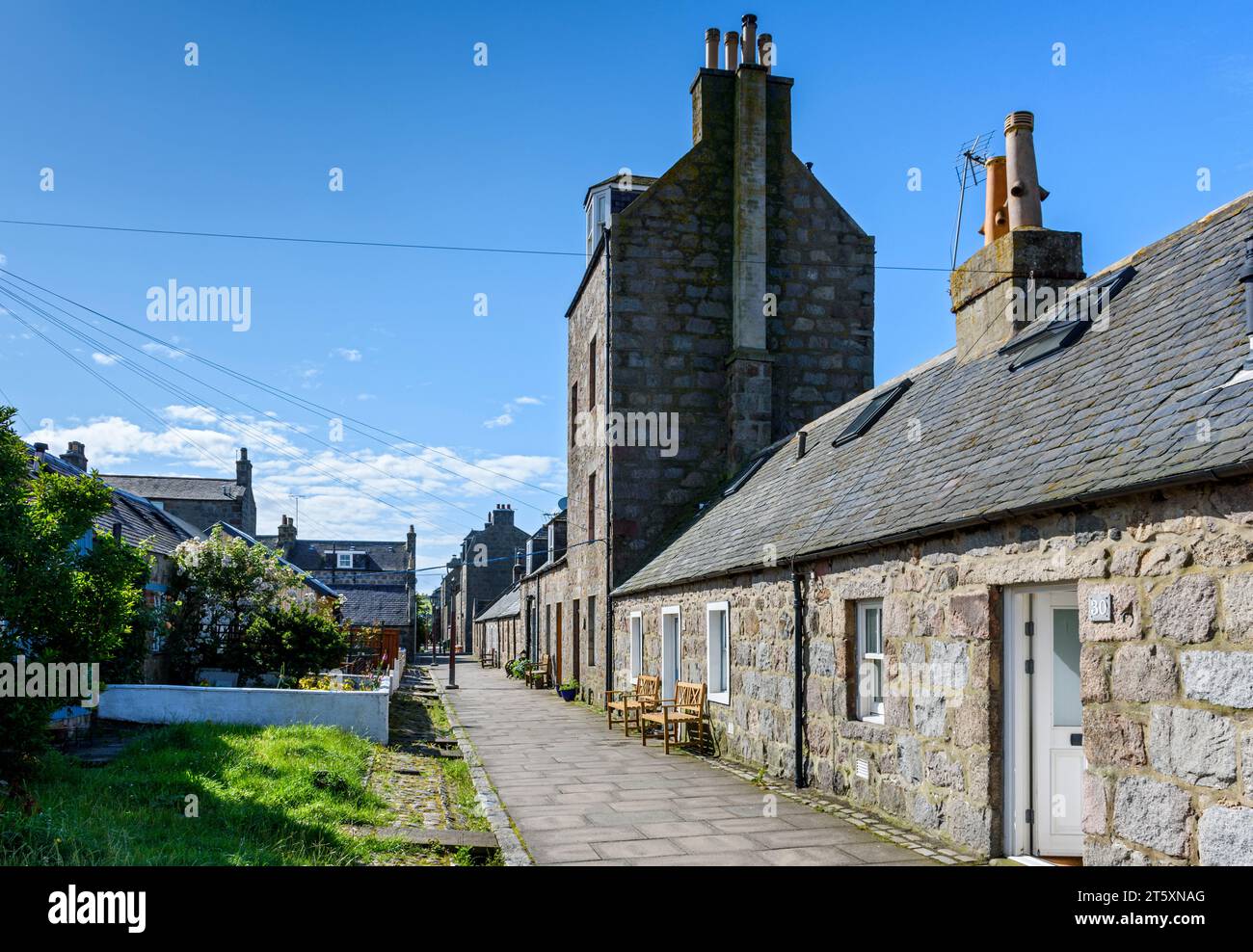 A street in the historic former fishing village of Footdee, The dwellings are laid out in squares with their backs to the sea.  Aberdeen, Scotland, UK Stock Photo