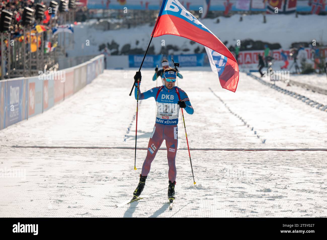 SHIPULIN Anton RUS mit Fahne im Ziel IBU Biathlon Weltmeisterschaft 4 X 7,5 KM Staffel der Herren in Hochfilzen, Oesterreich am 18.02.2017 Stock Photo