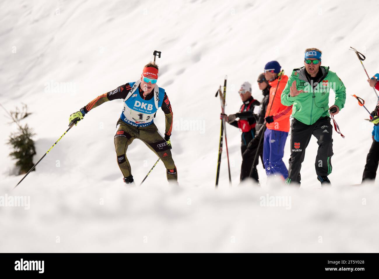 Benedikt Doll und Trainer Andi Stitzl IBU Biathlon Weltmeisterschaft 4 X 7,5 KM Staffel der Herren in Hochfilzen, Oesterreich am 18.02.2017 Stock Photo