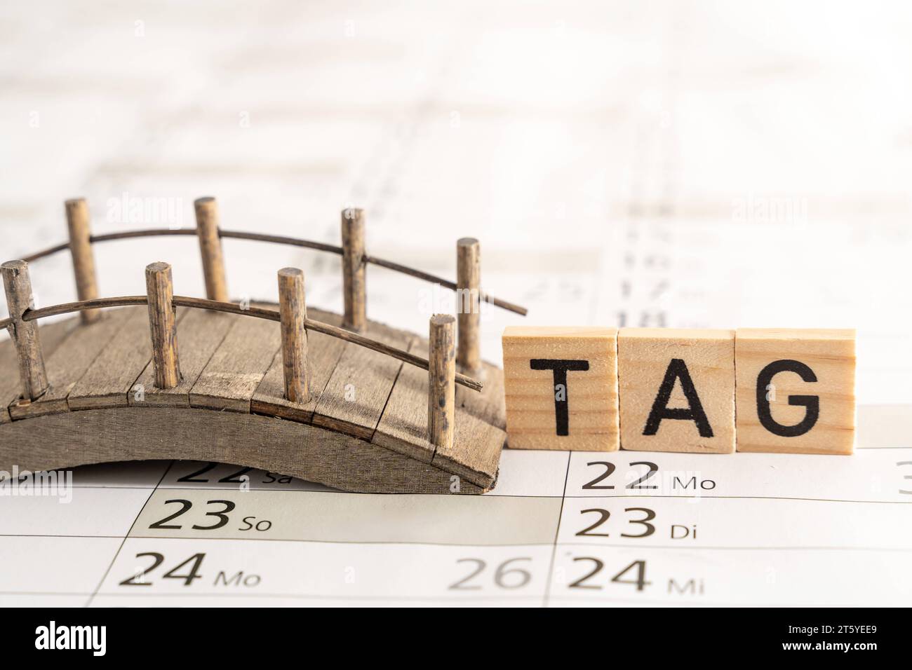  Augsburg, Bayern, Deutschland - 4 November 2023: Symbolbild Brückentag Bildidee 