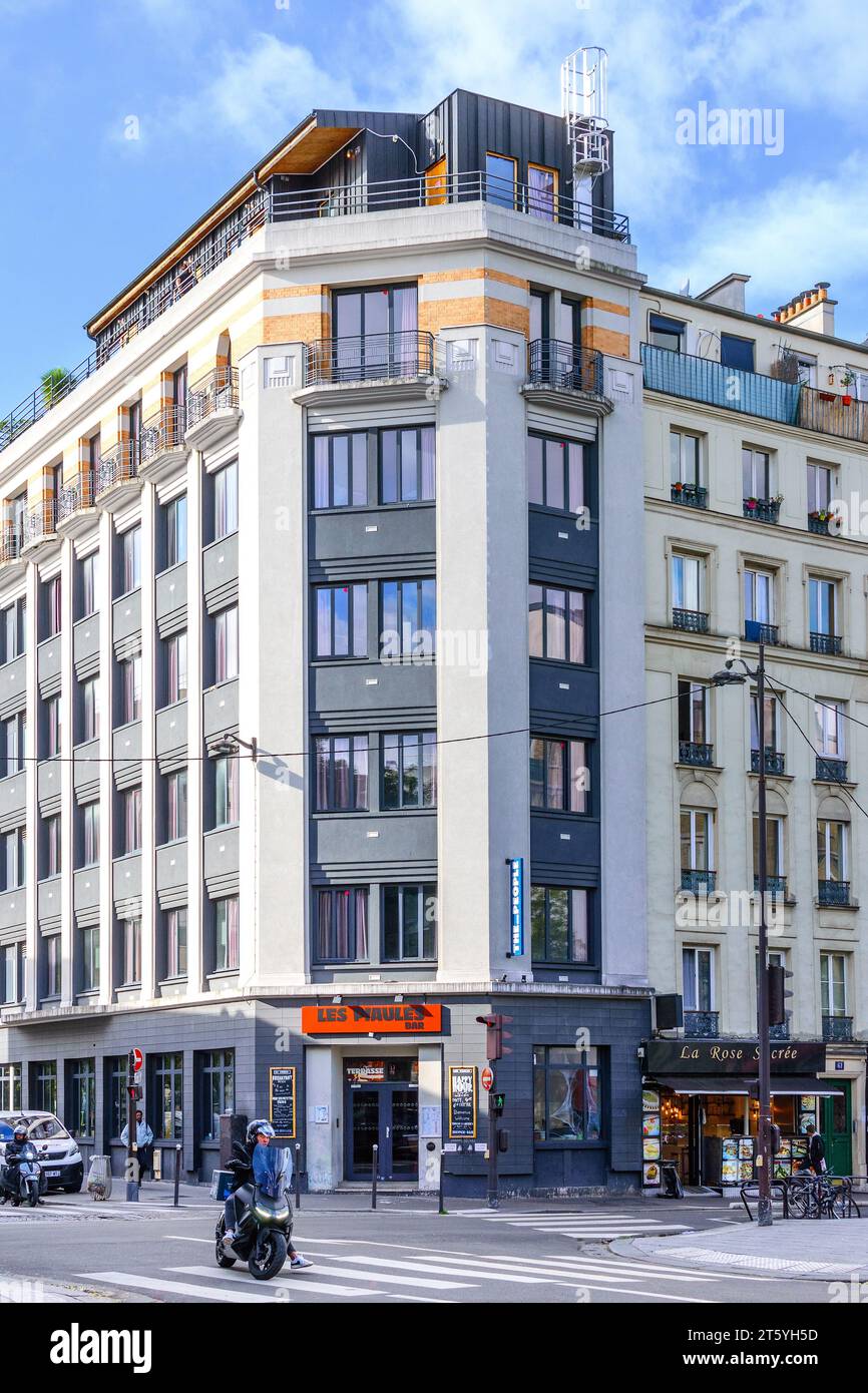 Modern apartments and 'Les Piaules' bar on Boulevard de Belleville, Paris 11, France. Stock Photo