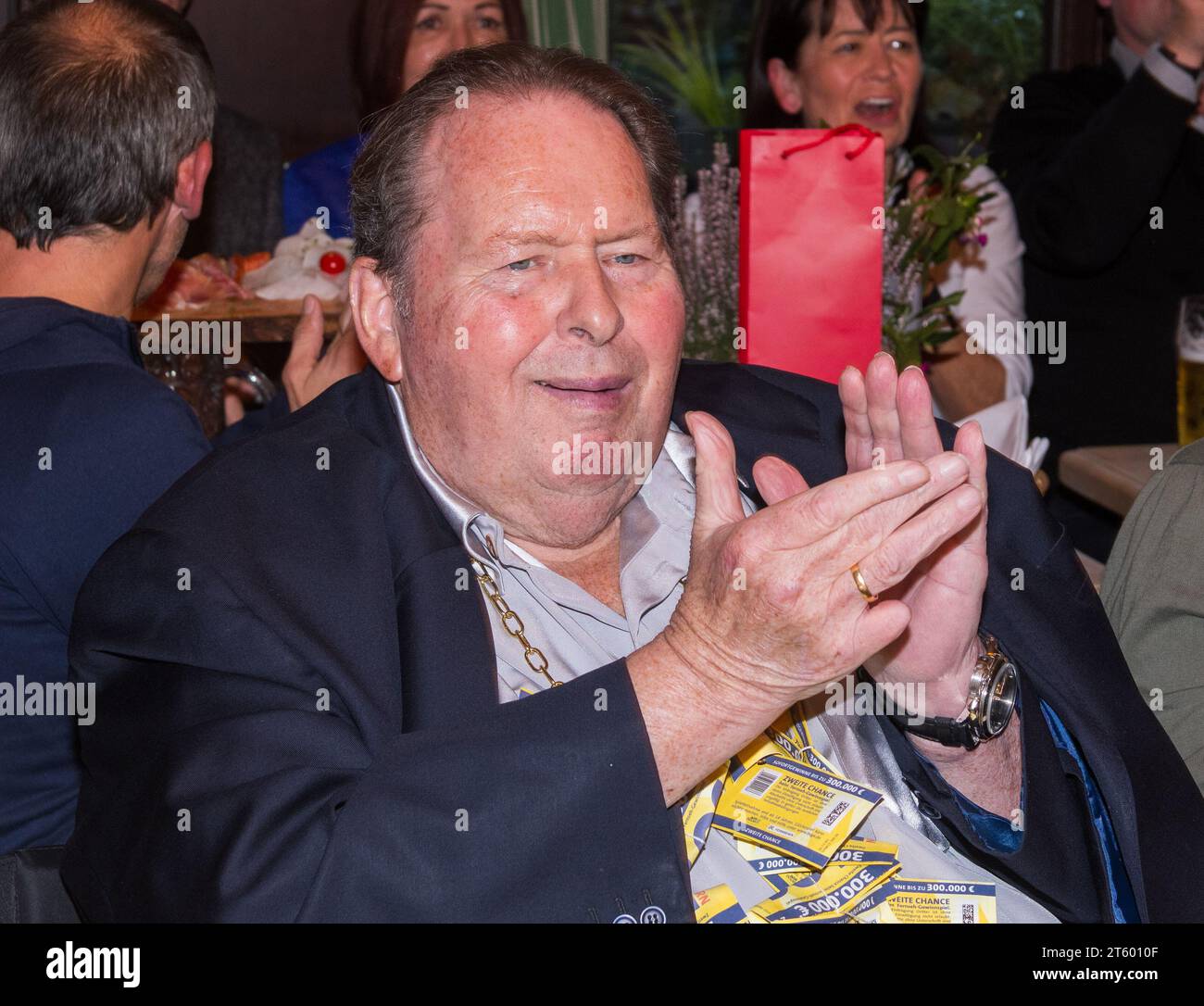 Munich, Germany. 07th Nov, 2023. Ottfried Fischer applauds in the