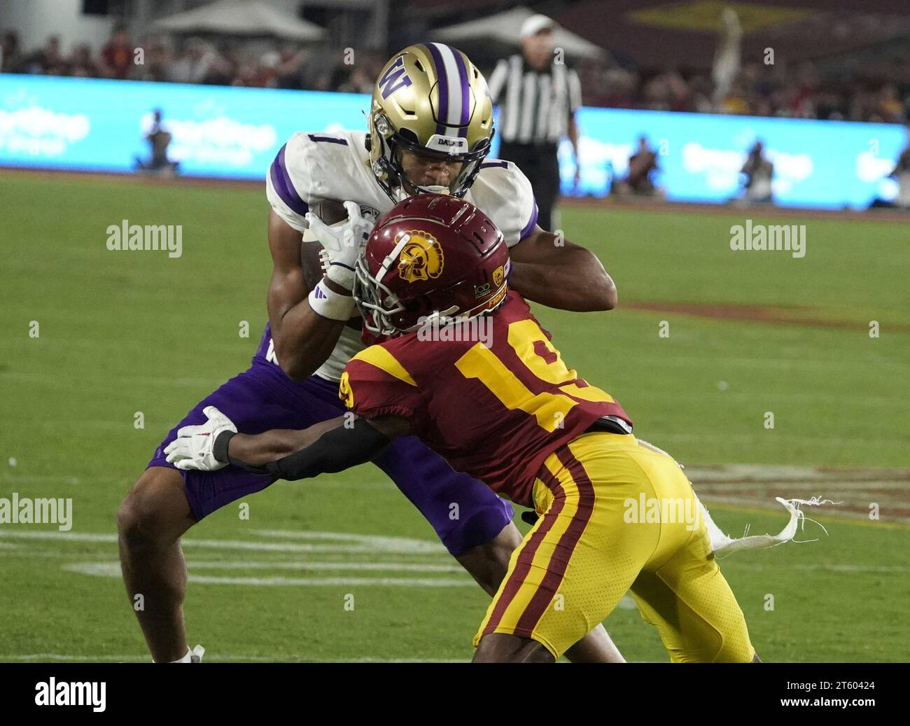 Washington Huskies wide receiver Rome Odunze (1) makes a play with the ...
