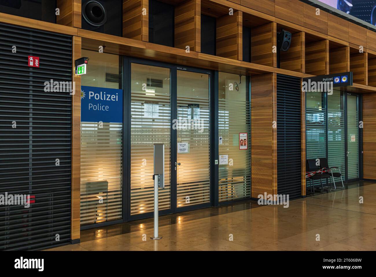 Police station interior hi-res stock photography and images - Alamy
