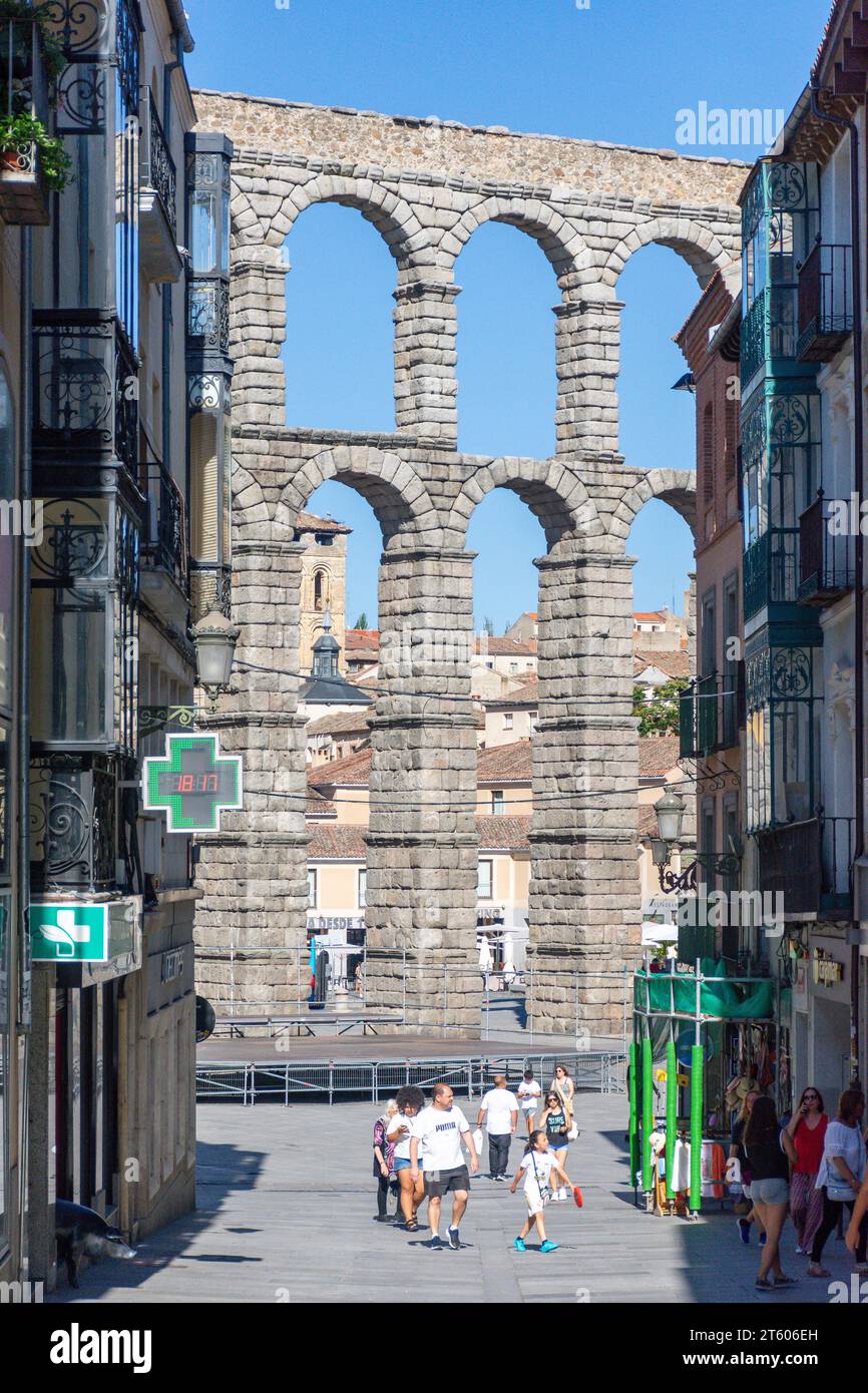 The Roman Aqueduct of Segovia (Acueducto de Segovia), Plaza del Azoguejo, Sergovia, Castile and León, Kingdom of Spain Stock Photo