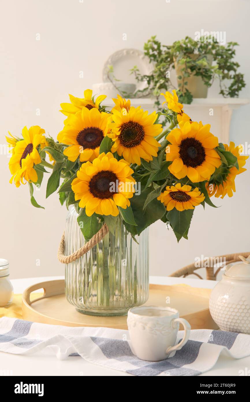 Vase with beautiful sunflowers on dining table, closeup Stock Photo - Alamy
