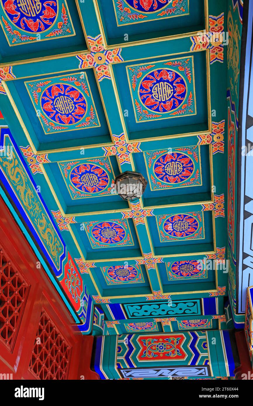 Traditional Chinese architecture painted ceiling Stock Photo - Alamy