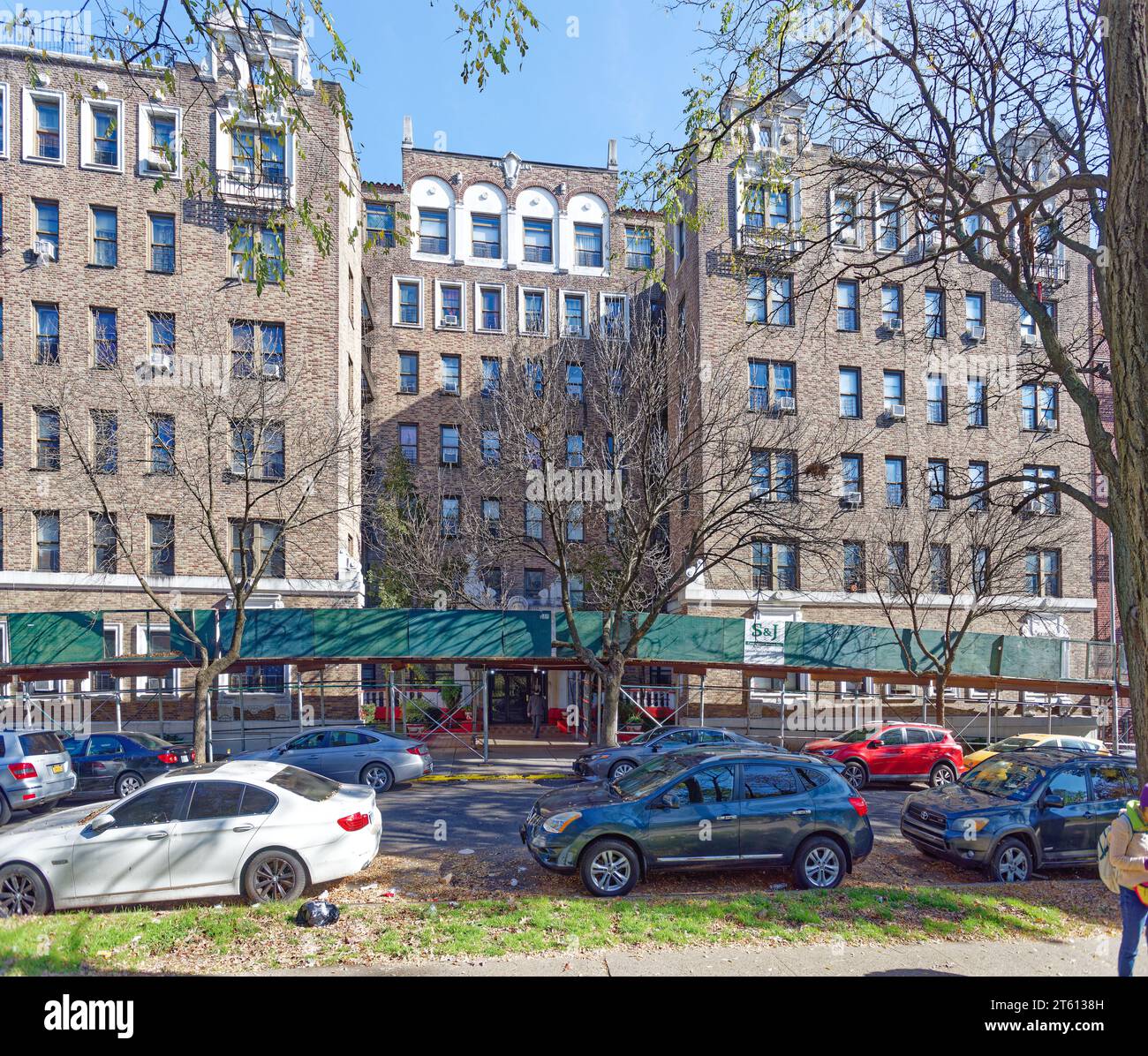 Park Lane Court is an Emery Rothdesigned apartment building in the Bronx, with garishly painted