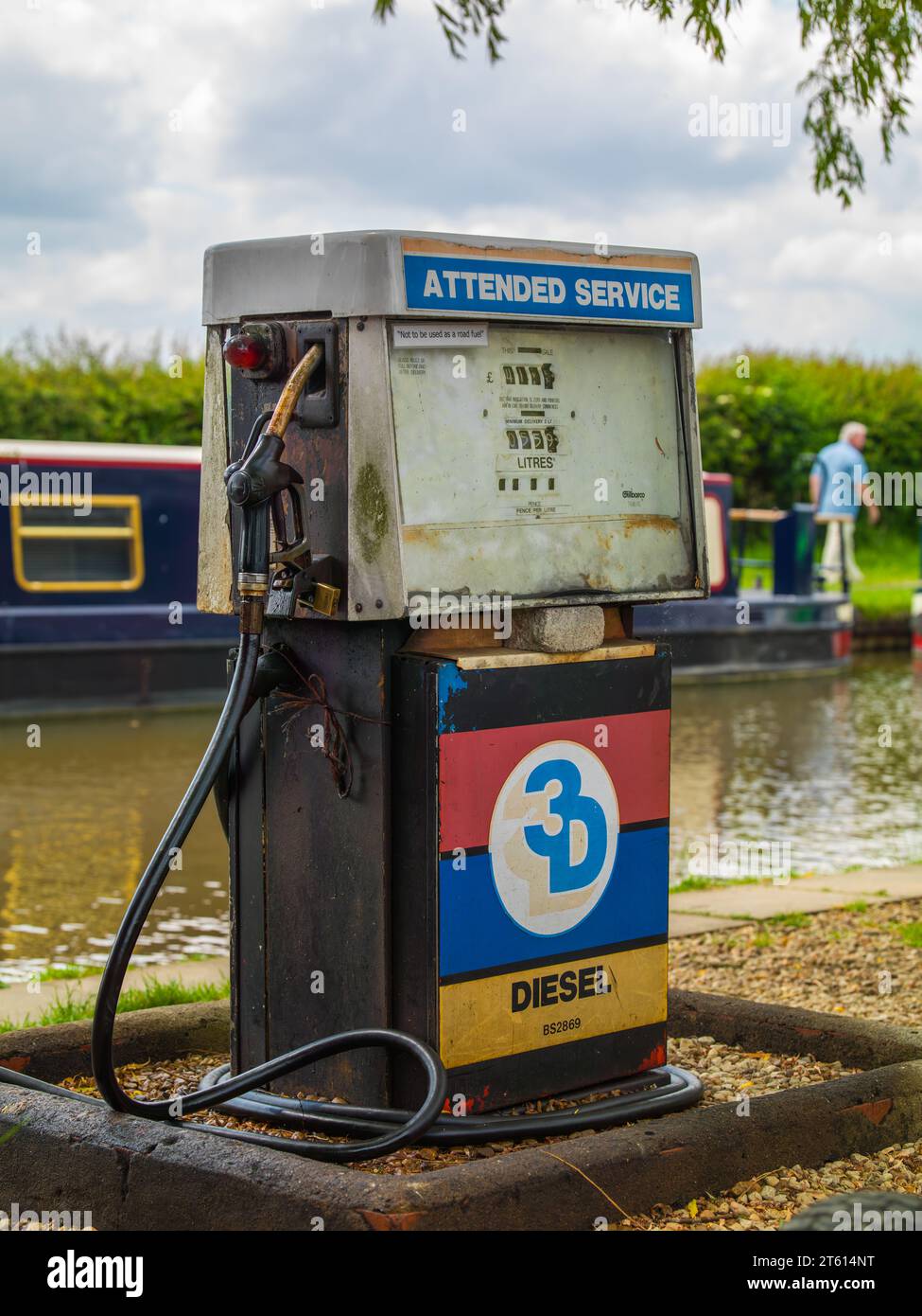 A old Fashioned manually operated fuel, diesel pump at Anyhow Wharf Stock Photo