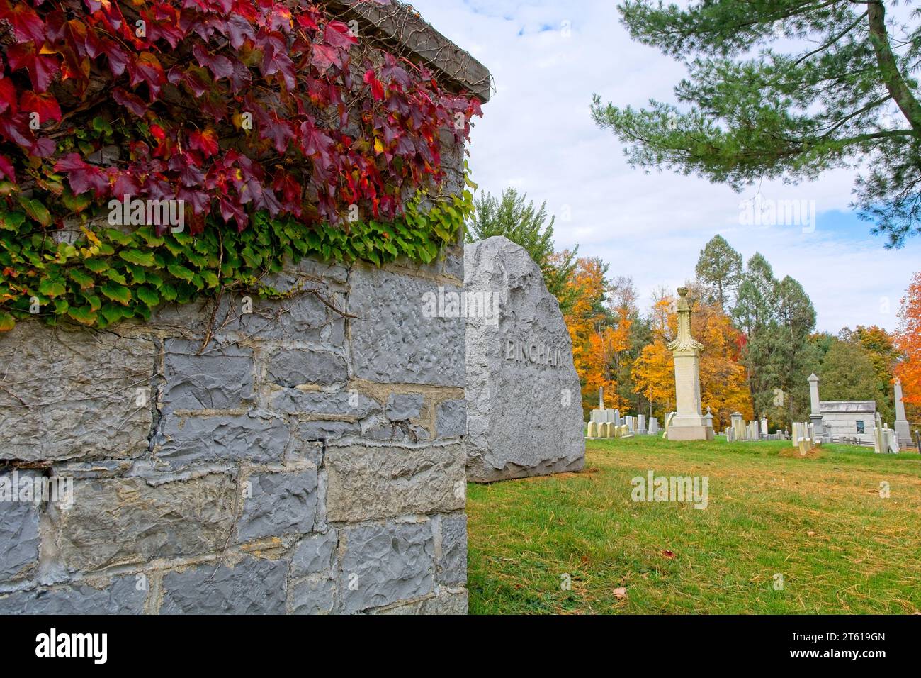 Bright autumn color adorn masonry wall in 1806 Old First Congregational church cemetery  of Bennington Vermont Stock Photo