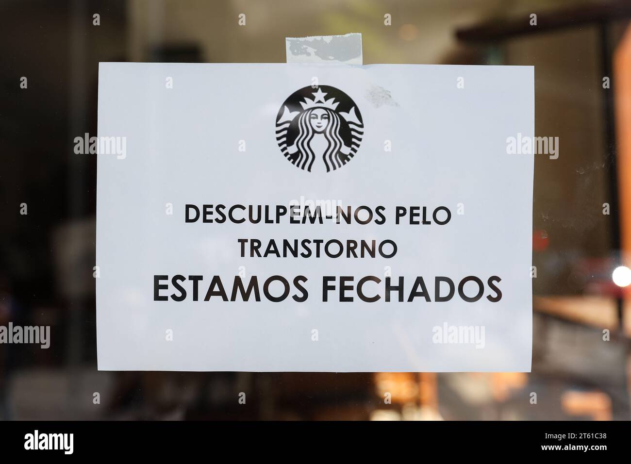 View of the closed Starbucks store on Alameda Santos, on Avenida Paulista, central region of São Paulo, this Tuesday, November 7, 2023. The company filed a request for judicial recovery alleging debts of R$1.8 billion. According to the company, the economic crisis in Brazil resulting from the pandemic, inflation and continued high interest rates have worsened the business challenges. Credit: Brazil Photo Press/Alamy Live News Stock Photo
