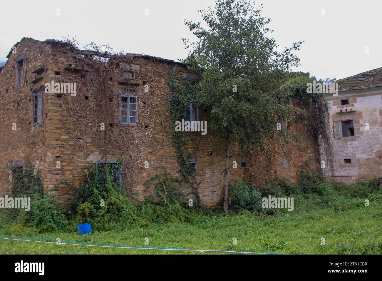 old, abandonded house in the countryside in Galicia, Spain Stock Photo