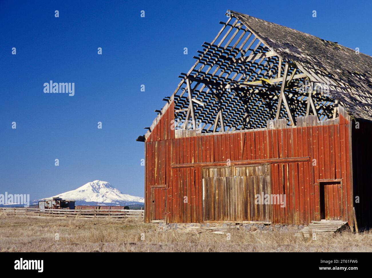 Klickitat Valley barn with Mt Adams, Klickitat County, Washington Stock Photo