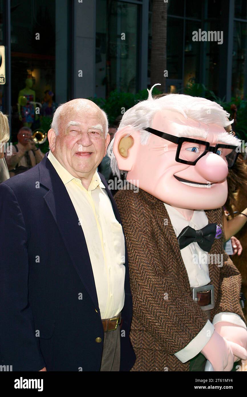 Ed Asner at the Los Angeles Premiere of Disney Pixar’s “Up” - Arrivals