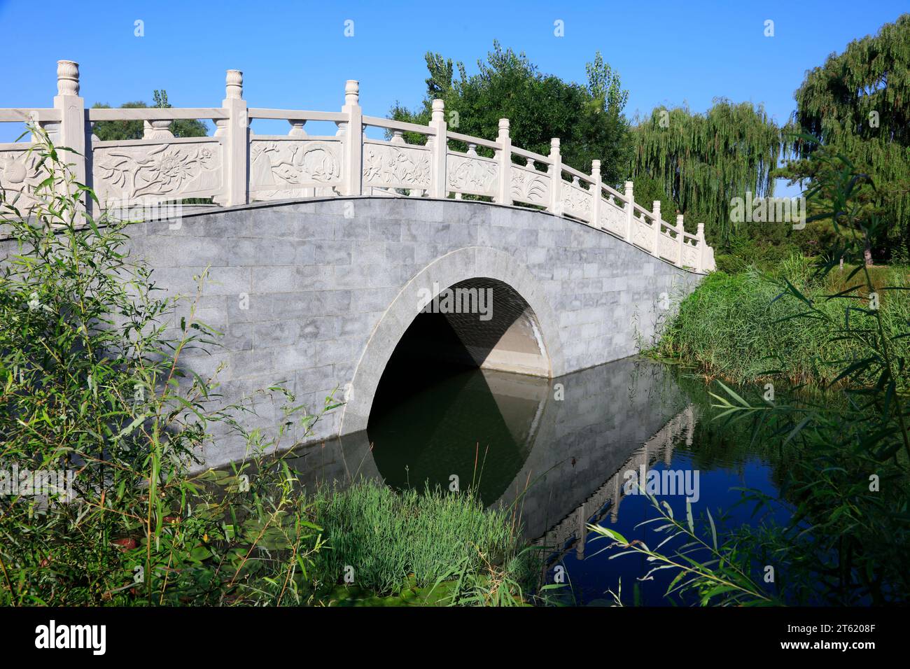 Archaize bridge hi-res stock photography and images - Alamy