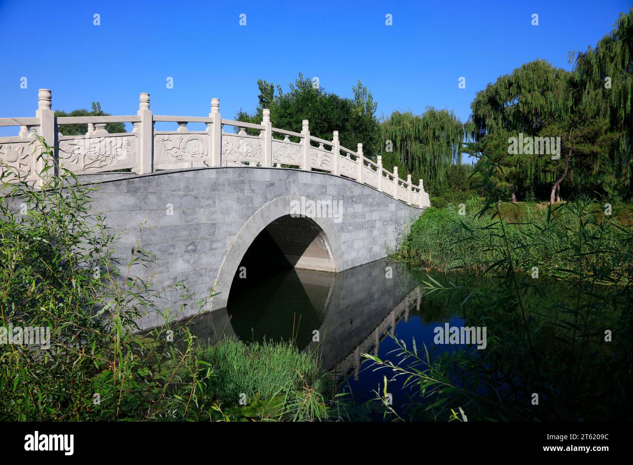 Archaize bridge hi-res stock photography and images - Alamy