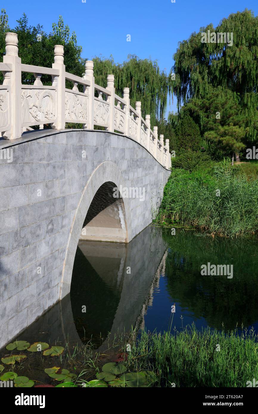 Archaize bridge hi-res stock photography and images - Alamy